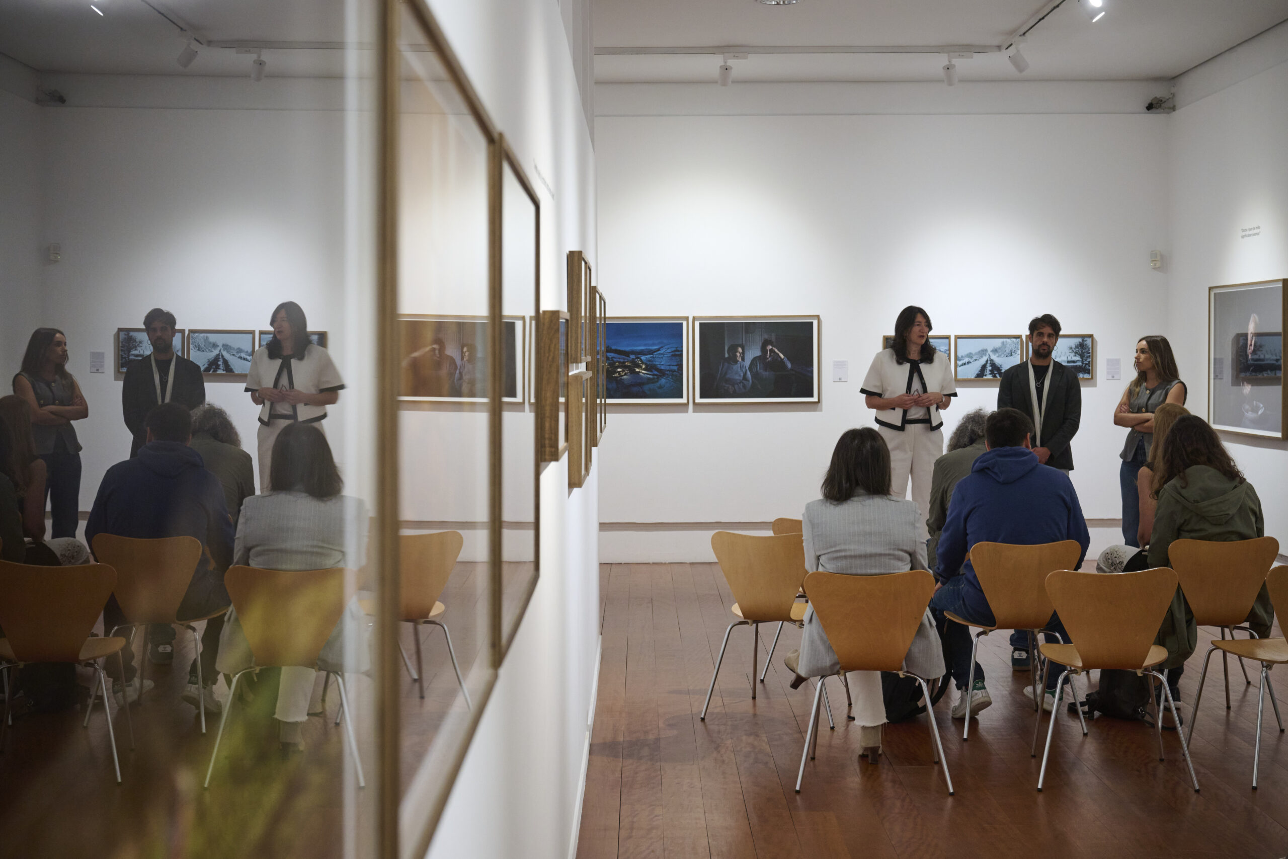 'Habitar o baleiro' leva a súa mostra fotográfica ao Café Moderno Afundación de Pontevedra, onde estará ata o 10 de xaneiro | Foto: Miguel Riopa