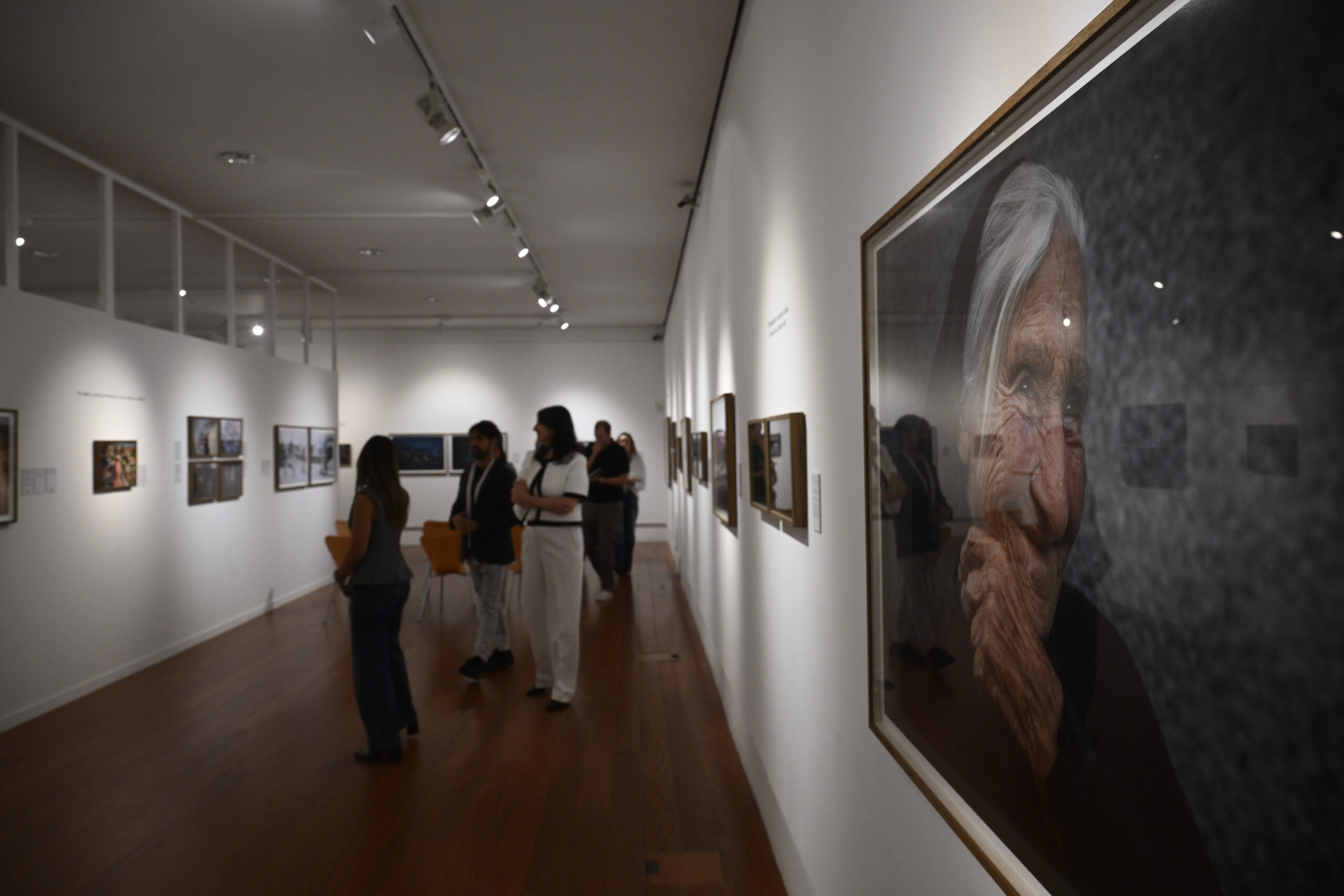 A mostra pode visitarse no Café Moderno Afundación de Pontevedra, onde estará ata o 10 de xaneiro | Foto: Miguel Riopa